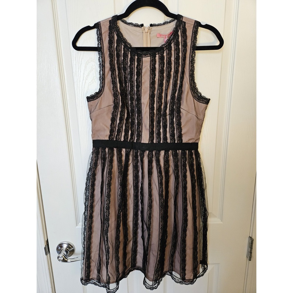 NWT Minuet Sleeveless Back Zip Black Lace Over Nude Lining Cocktail Dress, Med.